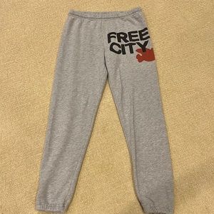 Free city sweats XS
